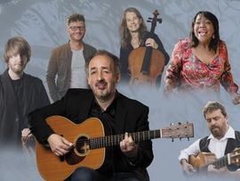 David Mana mit Gitarre und Band 