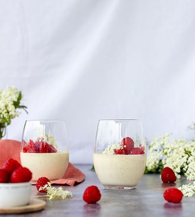 Panna Cotta Nachspeise in Gläsern