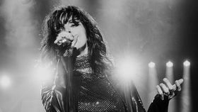 schwarz-weißes Foto von Nena