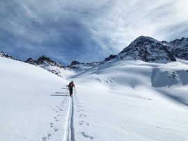 Aufstieg zum Bachfallenkopf durch tiefen Schnee