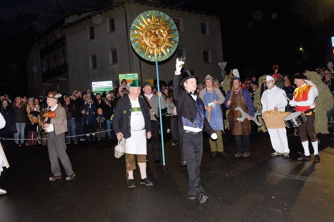 Die Sunna beim Schleicher Laufen- Die Telfer Fasnacht