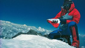 Gipfel Sternstunde: Peter Habeler auf dem Nanga Parbat