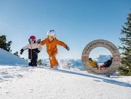 Kinderspaß auf der Steinplatte Winklmoos