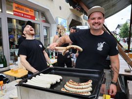 Würstelstand beim Telfer Dorffest