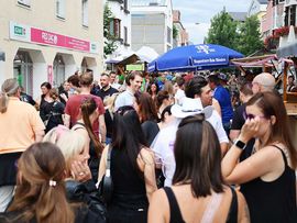 Besuchermenge beim Telfer Dorffest
