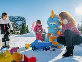 Ostereiersuche auf der Steinplatte Winklmoos
