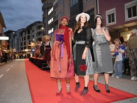 Roter Teppich beim Night Shopping in Kufstein