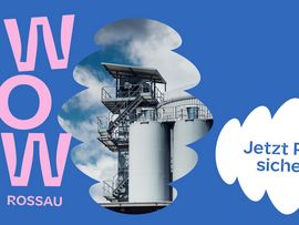 Grafik mit dem Schriftzug „WOW Rossau“, einem Industriebau und dem Hinweis „Jetzt Platz sichern!“.