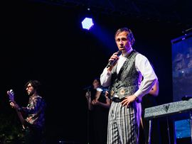 Maurizio Schweizer singt bei der Celentano Tribute Band