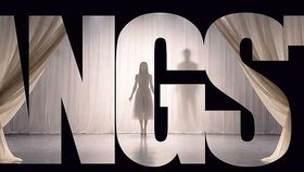 Großer Schriftzug Angst 