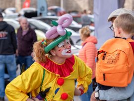 Aufnahme von Frau und Kind am Autofestspiel Kufstein