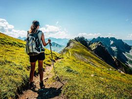 Wanderin in der Bergwelt Hanhenkamm