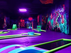 3D Minigolf mit Schwarzlicht im B1 Innsbruck