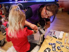 Kinderbemalung beim Kindersilvester in Schwaz