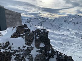 Nördliche Eiskarspitze mit Gipfelkreuz