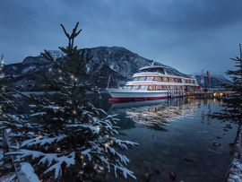 MS-Achensee in winterlicher Kulisse.
