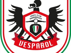 weißes Wappen mit Adler und rot-grünem Rand