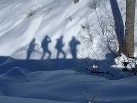 Gruppe von Schneeschuhwanderern