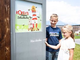 Patscherkofelbahn spielende Kinder im Sommer