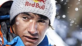 David Lama Porträt bei Schneefall