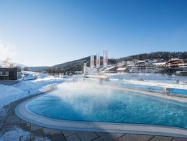 Olympiabad Seefeld: beheiztes Außenbecken im Winter