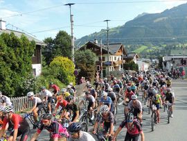 Starterfeld bei der Anfahrt zum MTB Rennen auf das Kitzbüheler Horn