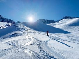 Skitour Kleiner Kaserer Aufstieg durch verschneite Hänge