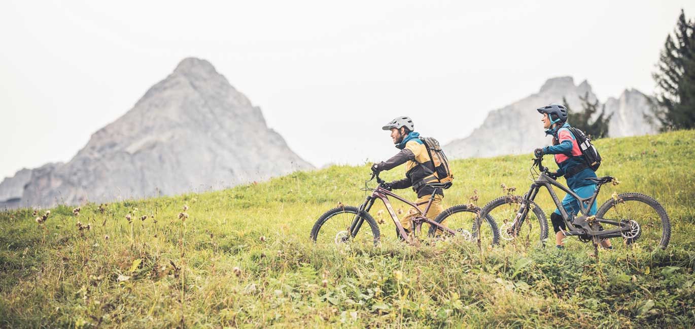 Mountainbikefahrer in den Bergen