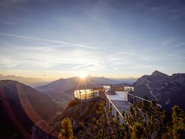 Sonnenuntergang mit Bergen