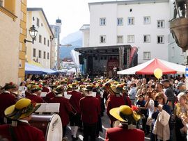 Besucher beim Stadtfest Schwaz