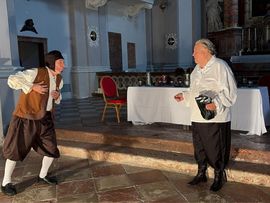 Zwei Schauspieler von einer Jedermann Aufführung in Innsbruck