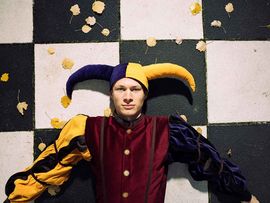 Niko Nagl als Clown verkleidet