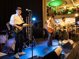 Sänger auf der Bühne beim Ball der Tiroler Wirtschaft