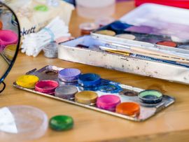 Farben beim Kinderfasching in Reutte