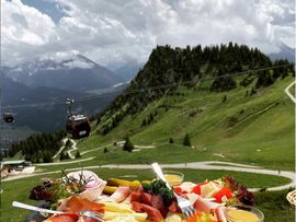 Jause in der Bergwelt Hanhenkamm