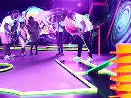 3D Minigolf mit Schwarzlicht im B1 Innsbruck