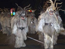 Krampusse beim Umzug