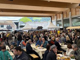 Menschenmenge in Schwaz