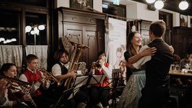  Aufg’horcht im Bierstindl