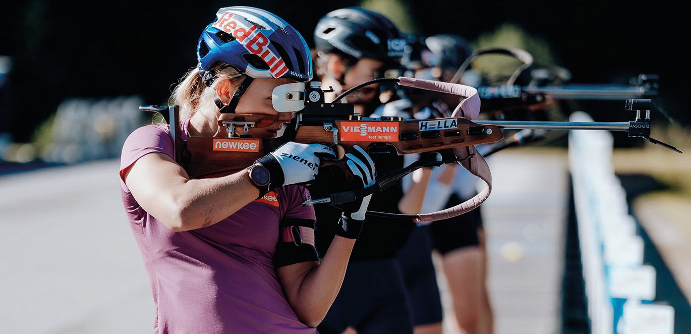 Anna Gandler beim Schießtraining
