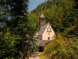 Kirchlein im Wald im Kaiserwinkl
