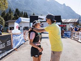 Läuferin bei der Siegerehrung