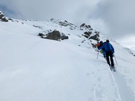 Skitourengruppe am Aufstieg