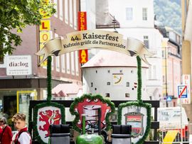 Geschmückter Traktor beim Kaiserfest Kufstein