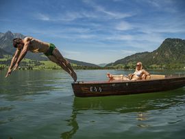 Holzboot am See im Tourismusverband Kaiserwinkl in Tirol - freizeit-tirol.at