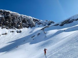 Skitour Kleiner Kaserer steiler Hang wird gequert