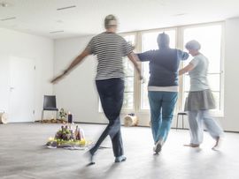 Gruppe tanzt beim Tanztag Bildung St. Michael