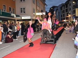 Roter Teppich beim Night Shopping in Kufstein
