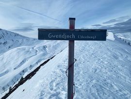 Schild mit der Aufschrift Gwendjoch (Steinberg)