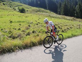 Radlfahrer beim internationalen Horn-Radrennen in Kitzbühel